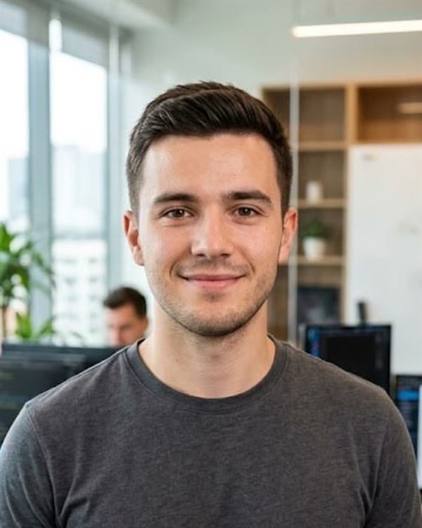 Portret van Hidde de Vries, software engineer bij J.E.Company