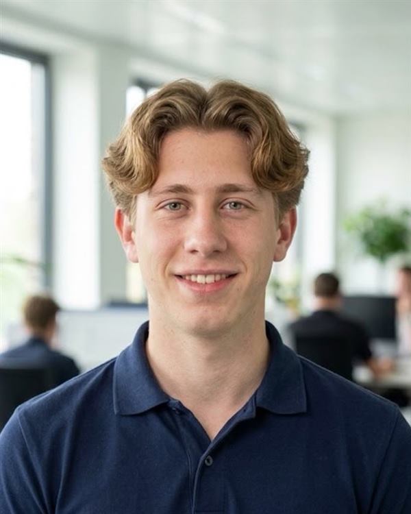 Portret van Valentijn Han, co-founder en verkoopspecialist van J.E.Company
